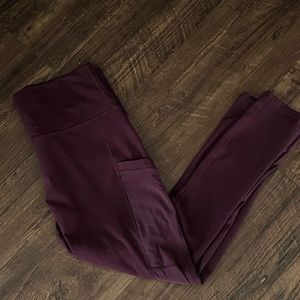 Women’s Fabletics Leggings Mila Pocket Capri Size Medium Burgundy color
